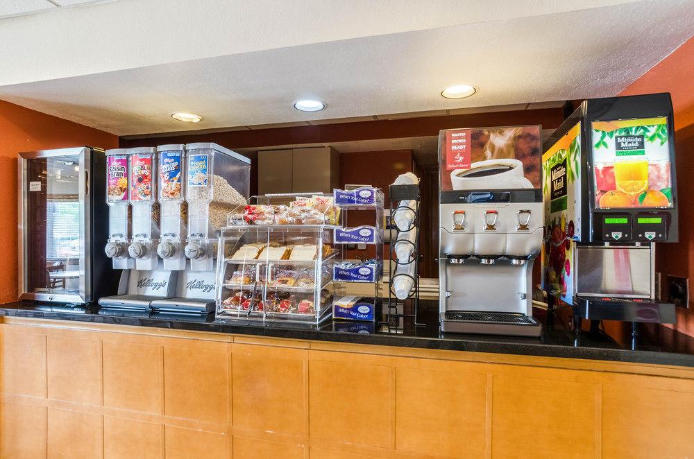 Econo Lodge Inn & Suites I-35 At Shawnee Mission Overland Park Buitenkant foto