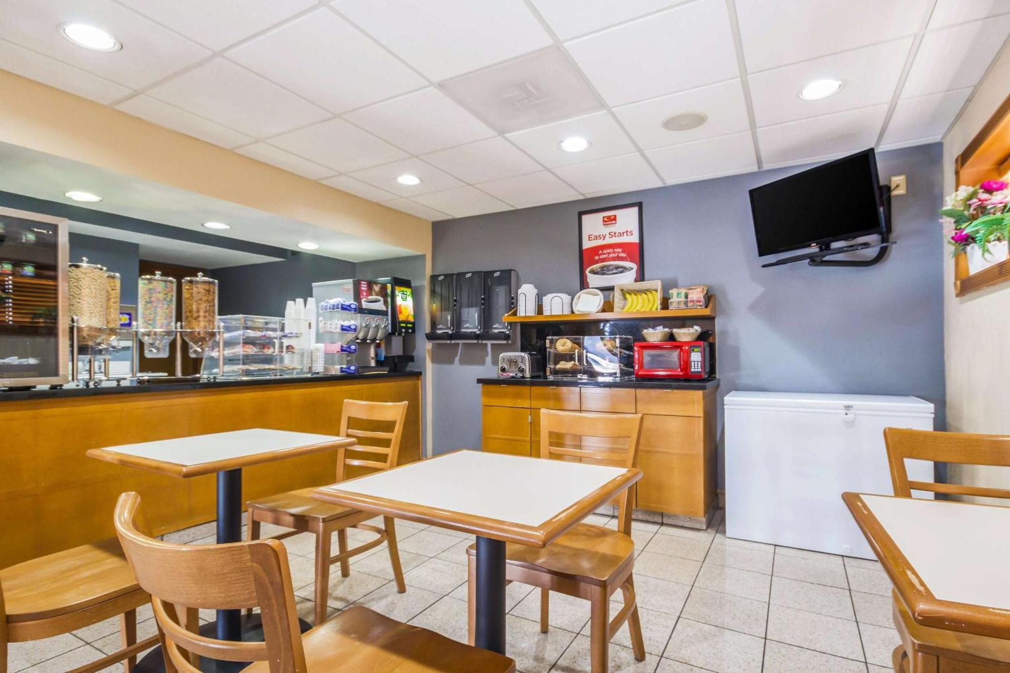 Econo Lodge Inn & Suites I-35 At Shawnee Mission Overland Park Buitenkant foto