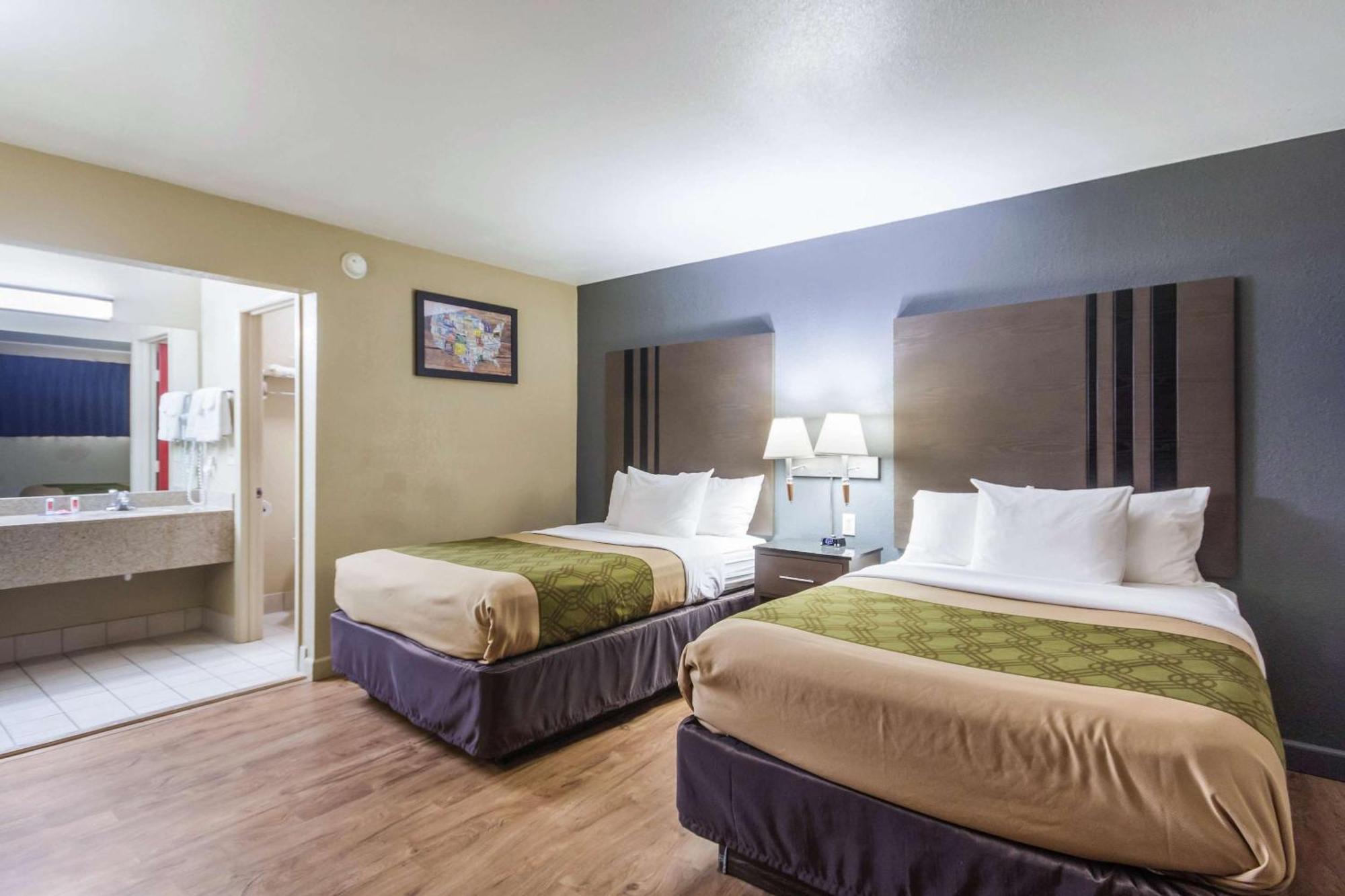 Econo Lodge Inn & Suites I-35 At Shawnee Mission Overland Park Buitenkant foto