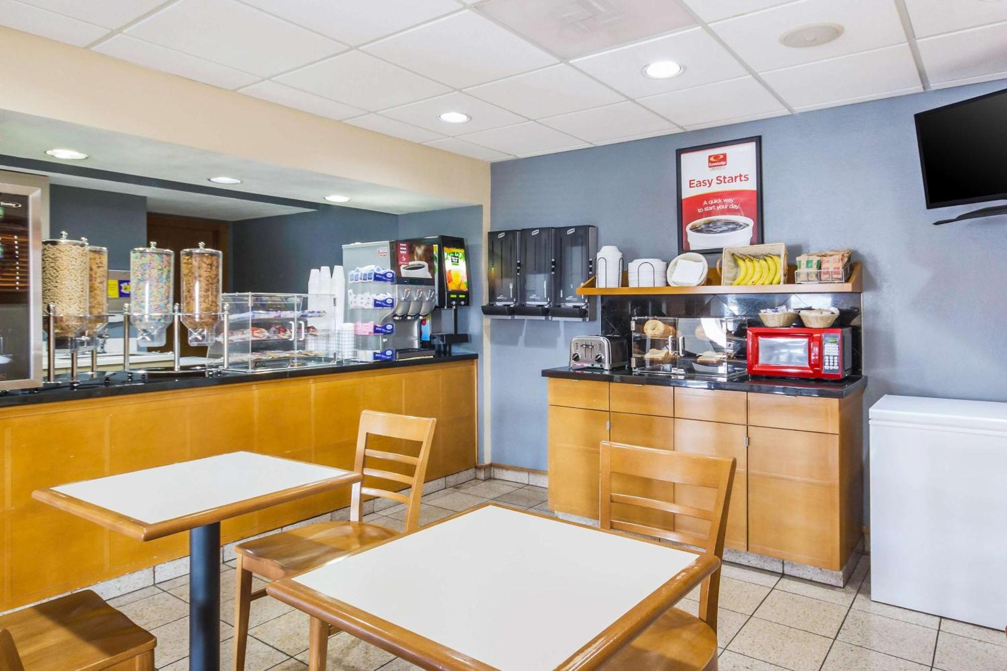 Econo Lodge Inn & Suites I-35 At Shawnee Mission Overland Park Buitenkant foto