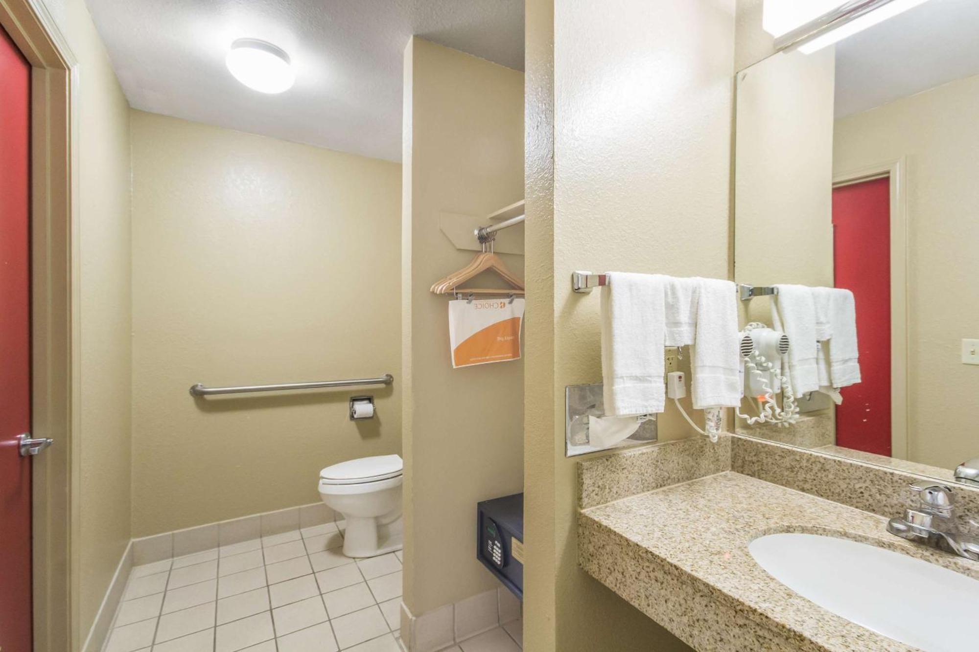 Econo Lodge Inn & Suites I-35 At Shawnee Mission Overland Park Buitenkant foto