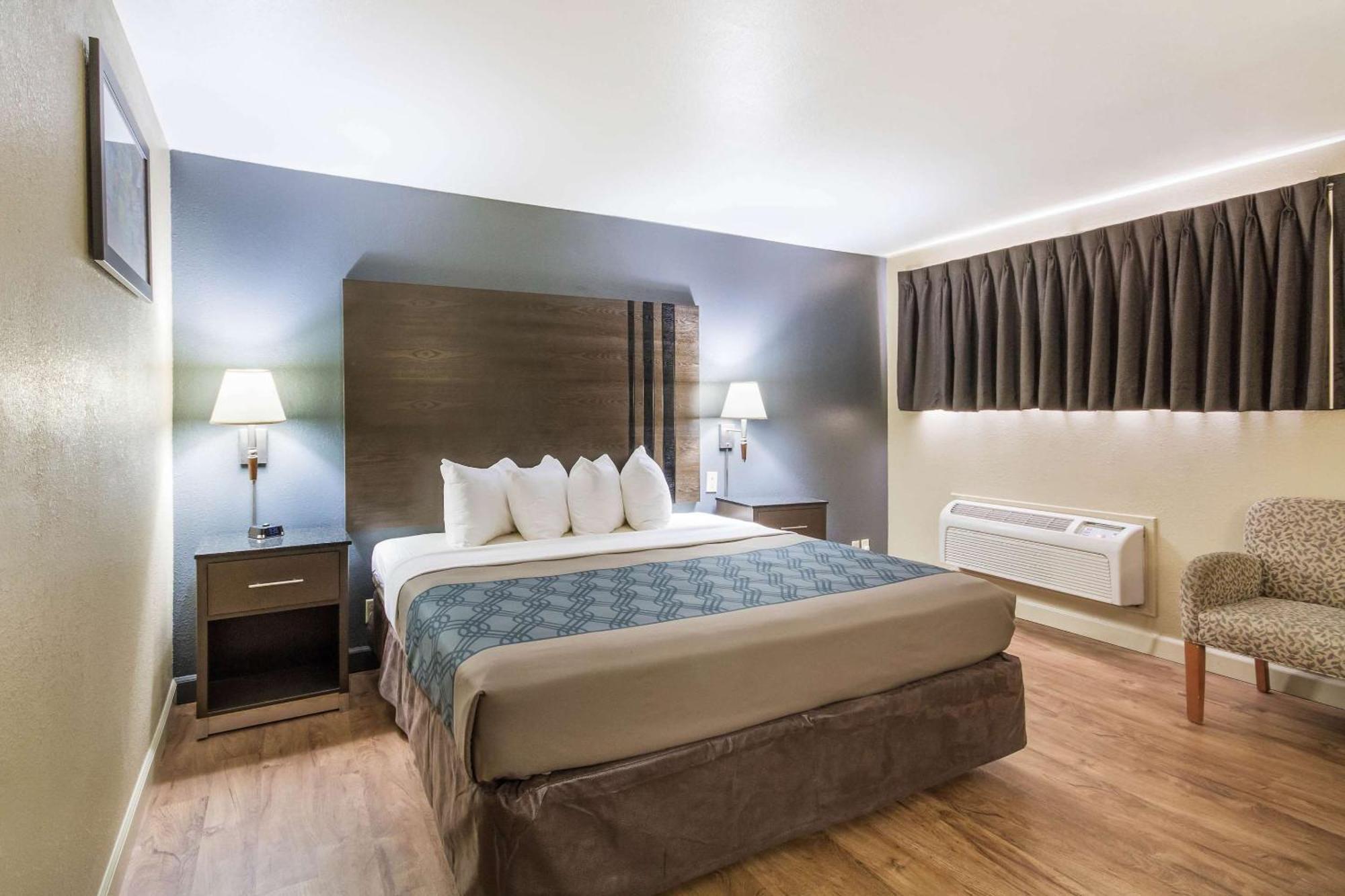 Econo Lodge Inn & Suites I-35 At Shawnee Mission Overland Park Buitenkant foto