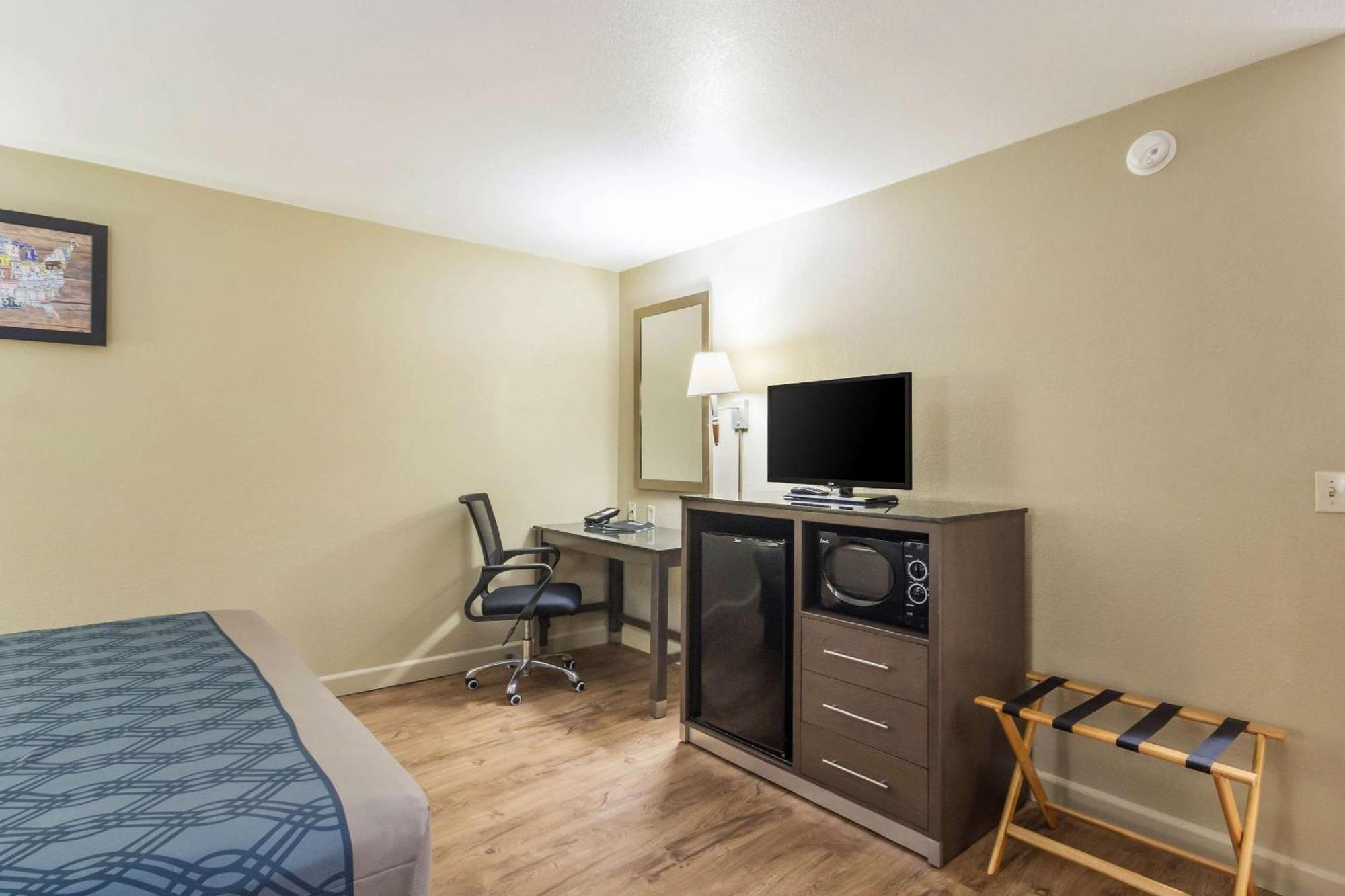Econo Lodge Inn & Suites I-35 At Shawnee Mission Overland Park Buitenkant foto