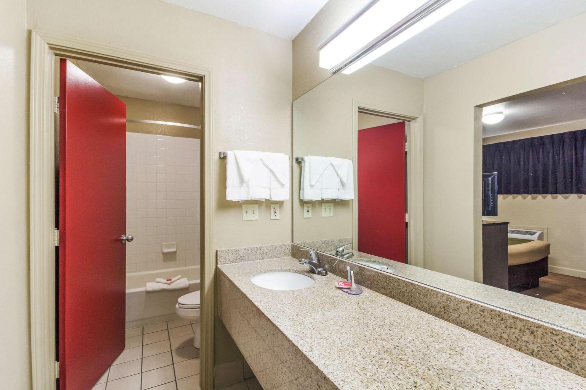 Econo Lodge Inn & Suites I-35 At Shawnee Mission Overland Park Buitenkant foto
