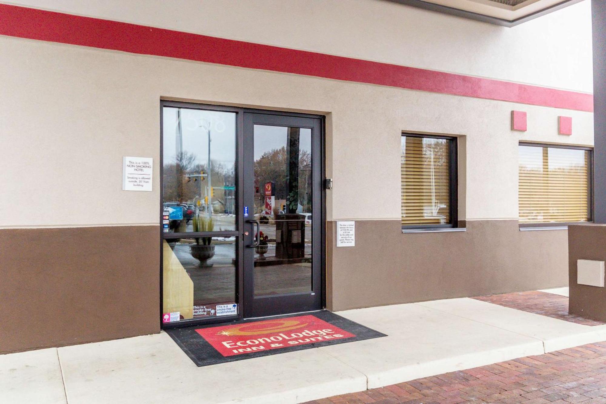 Econo Lodge Inn & Suites I-35 At Shawnee Mission Overland Park Buitenkant foto